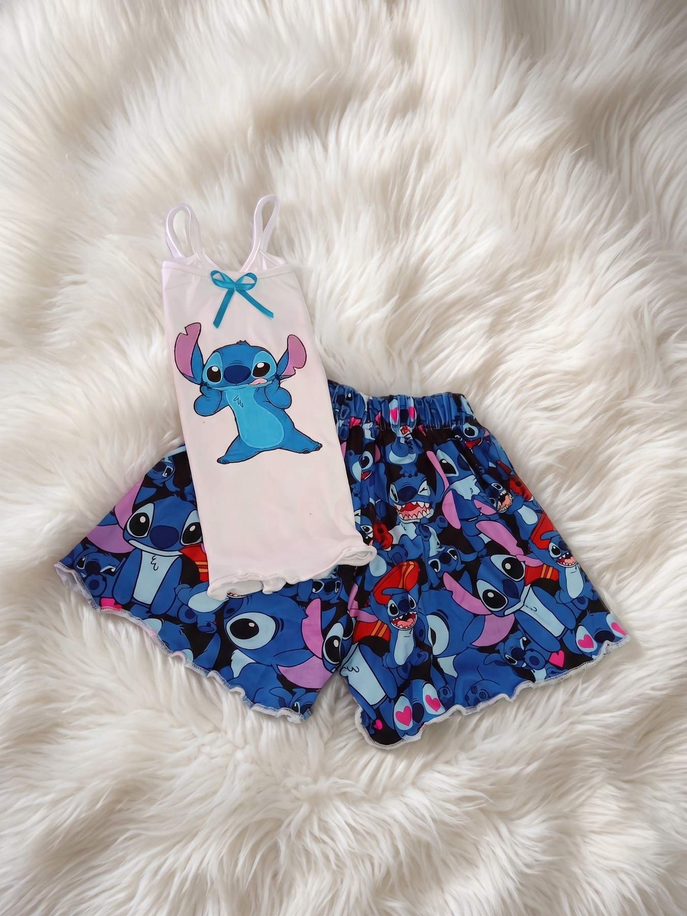 Pijama adulta de top negro y short estampado