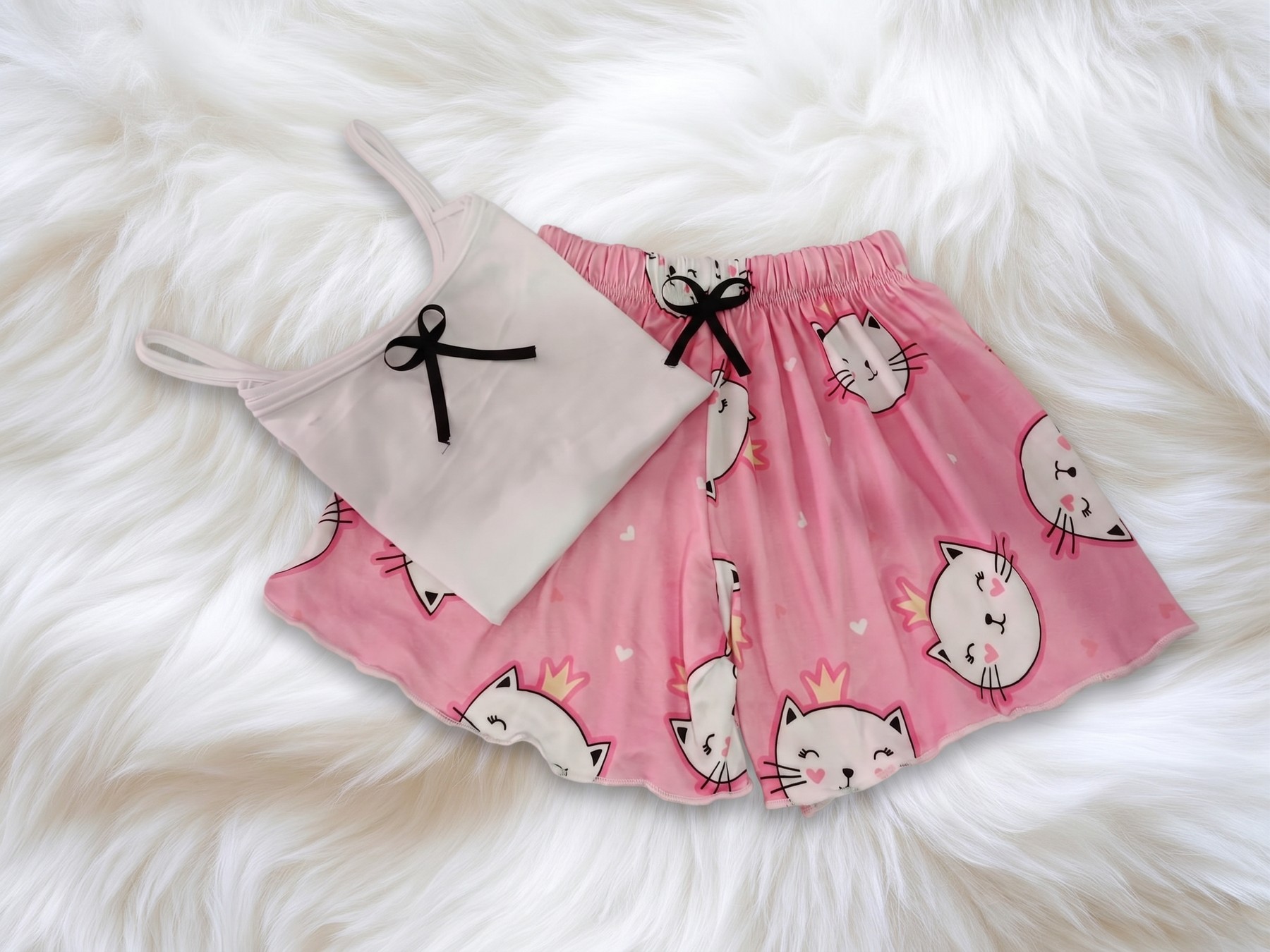 Pijama rosada con estampado de gatitos